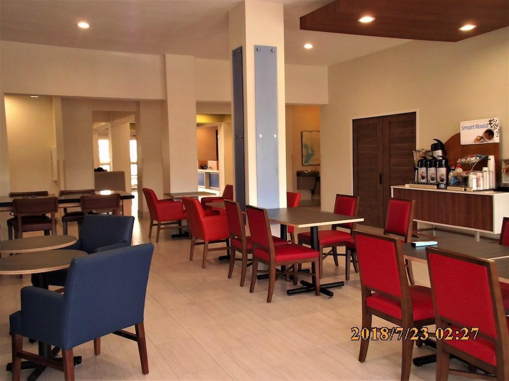 Holiday Inn Express Hotel & Suites Tampa-Fairgrounds-Casino By Ihg Ngoại thất bức ảnh
