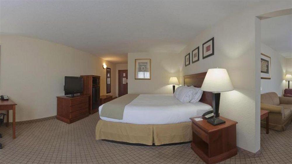 Holiday Inn Express Hotel & Suites Tampa-Fairgrounds-Casino By Ihg Ngoại thất bức ảnh