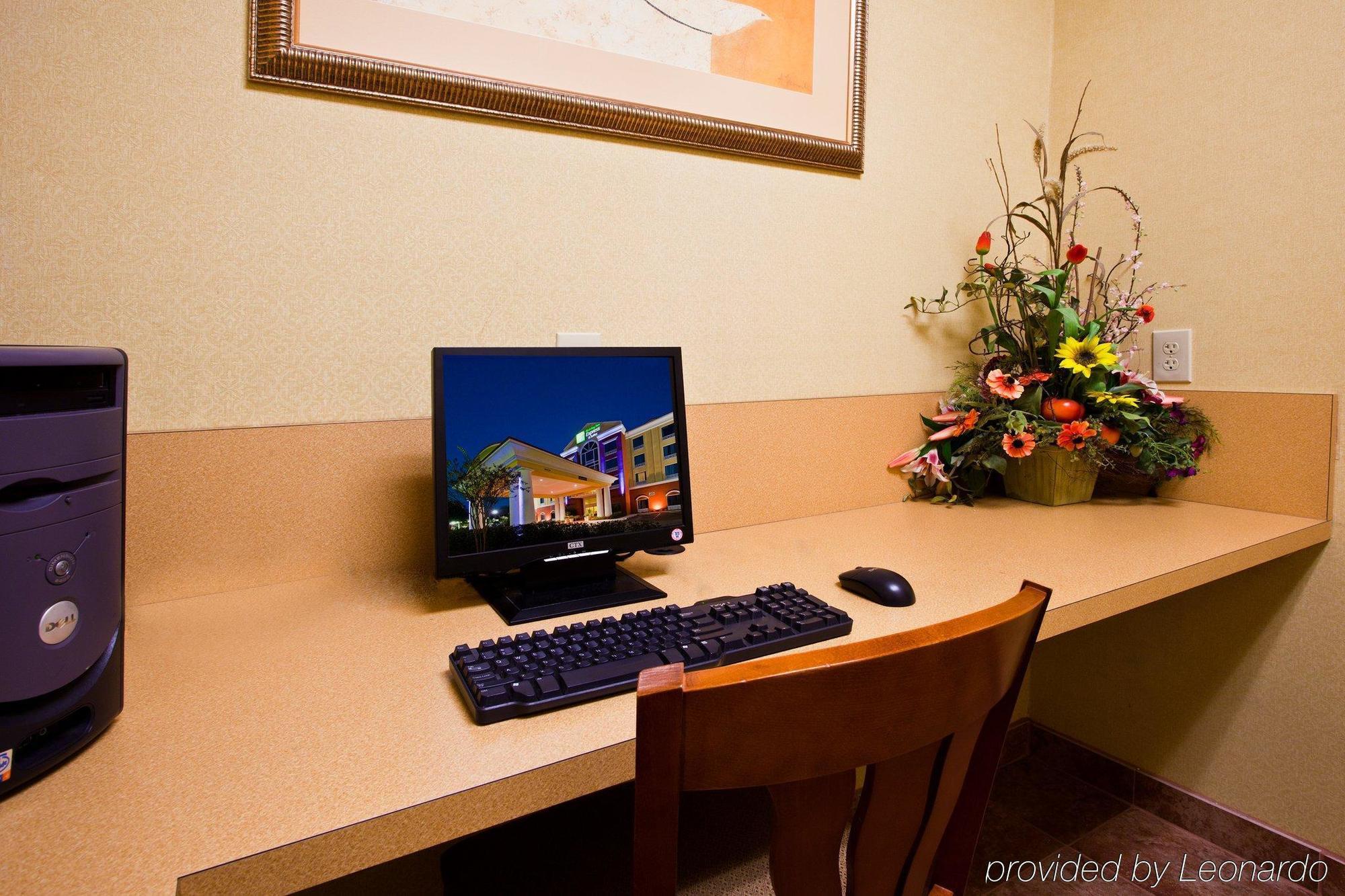 Holiday Inn Express Hotel & Suites Tampa-Fairgrounds-Casino By Ihg Tiện nghi bức ảnh