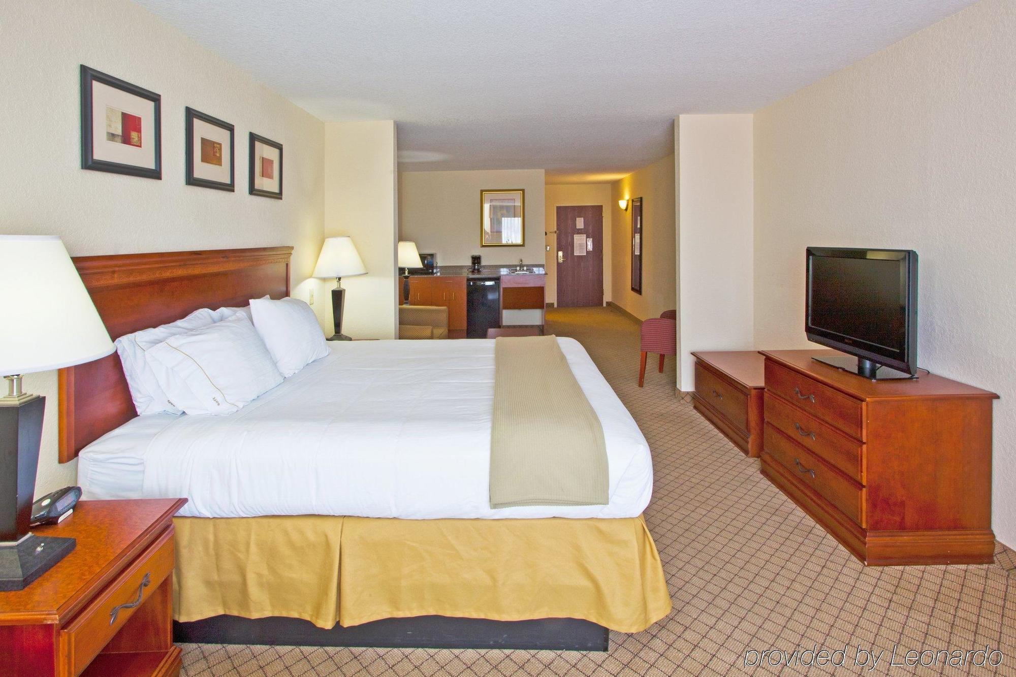 Holiday Inn Express Hotel & Suites Tampa-Fairgrounds-Casino By Ihg Phòng bức ảnh